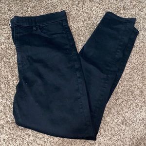Black pants with slit in the knees